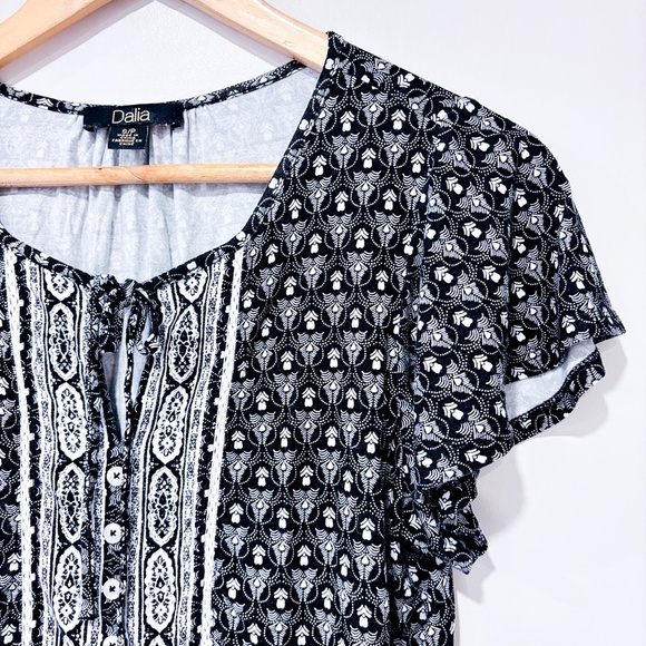 DALIA Black and white floral t-shirt - Picture 3 of 6